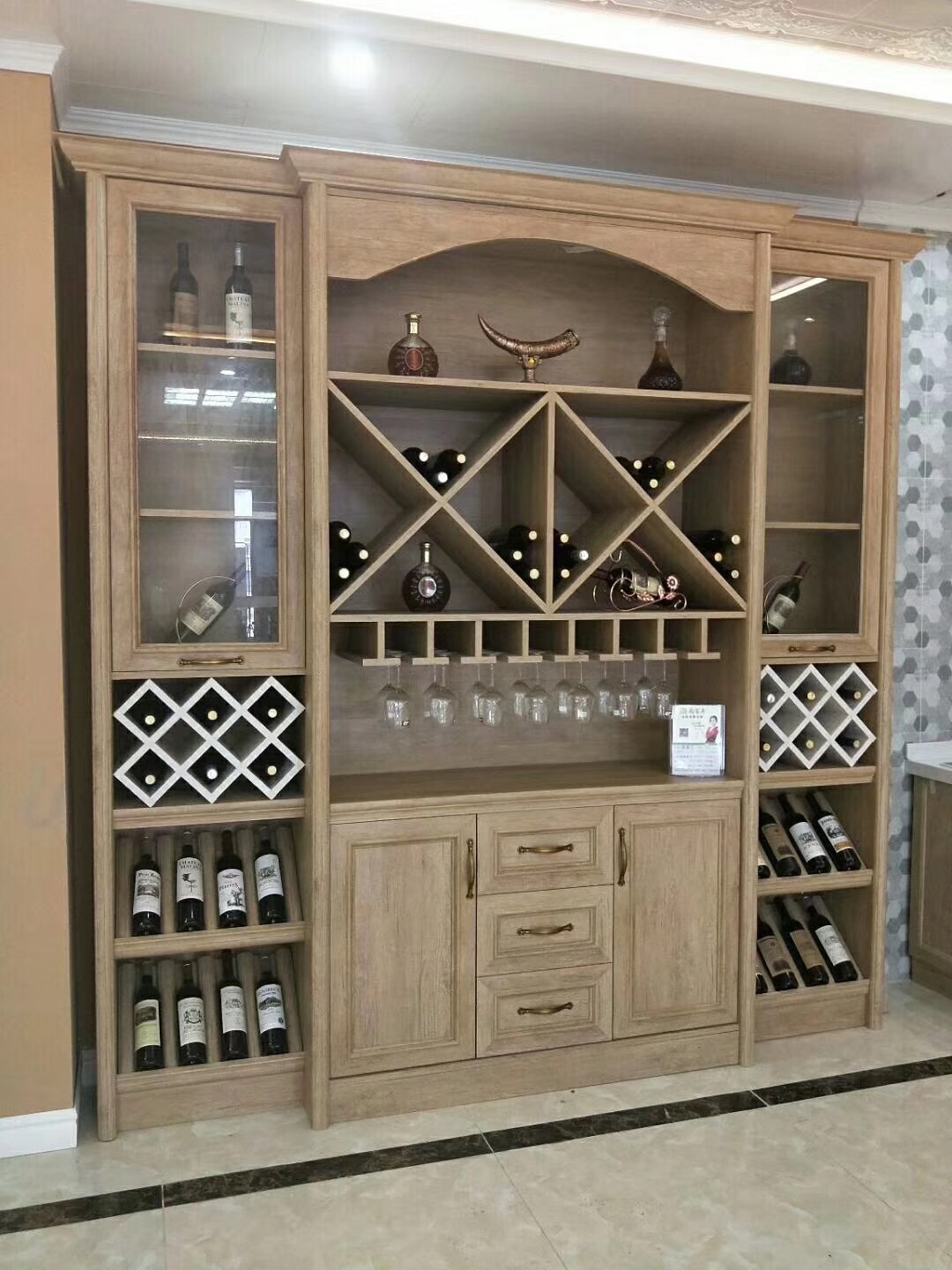 全鋁酒柜-02（風(fēng)格：簡歐；顏色：黃橡）